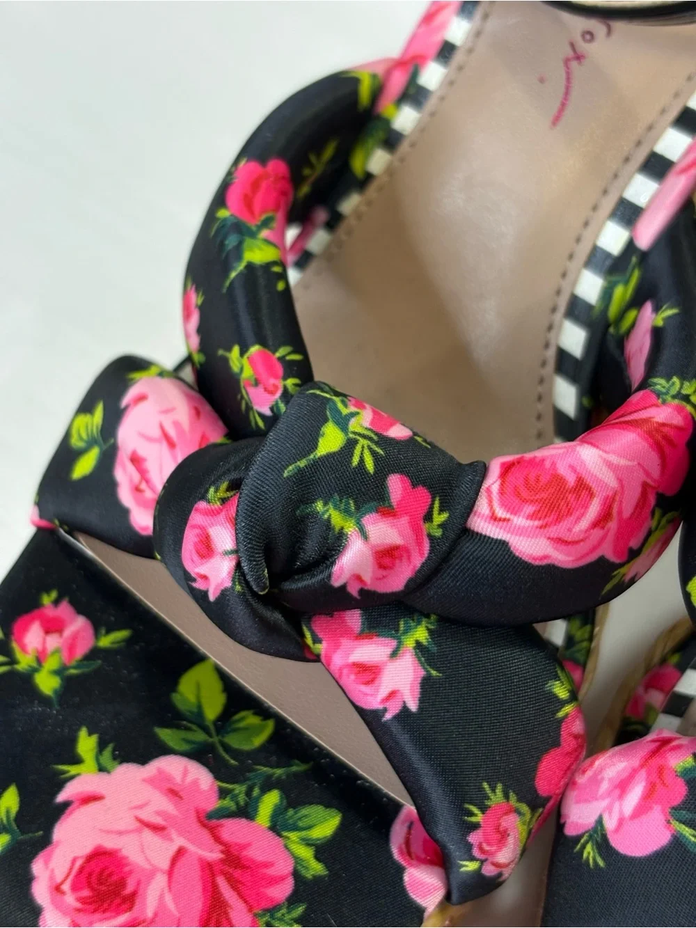 NWT BETSEY JOHNSON “Pansies” Floral Black Pink Wedge Sandals Ankle Strap 8 $149